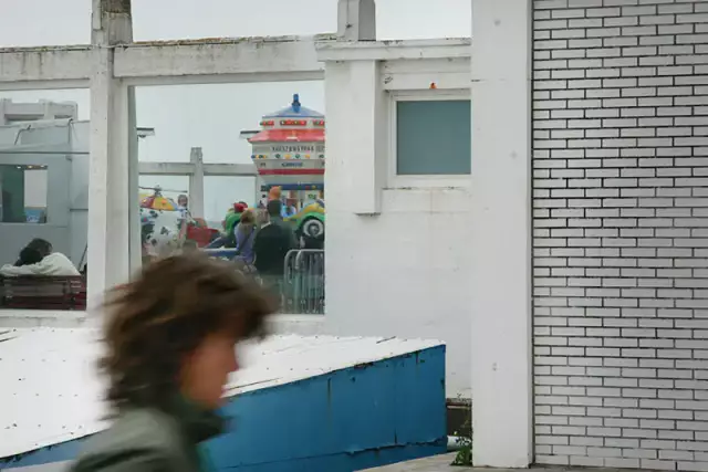 Plage d'Ostende, unscharfes Frauengesicht im Vordergrund, Promenade, Ostende, Belgien